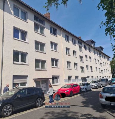 MOERS-MITTE: MODERNE 4-ZIMMERWOHNUNG MIT BALKON IN GEPFLEGTEM MEHRFAMILIENHAUS