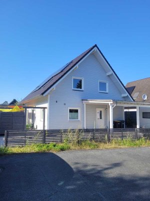 Modernes Einfamilienhaus (Bj. 2017) mit PV-Anlage, großer Terrasse & Werkstatt auf 872 m² Grundstück
