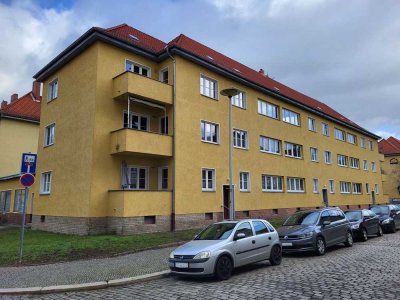 2 Zi Wohlfühlwohnung –  Tageslichtbad mit Wanne und  LED-Spots