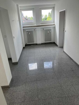 Vollständig renovierte 2-Zimmer-Wohnung mit Balkon und Einbauküche in Düsseldorf