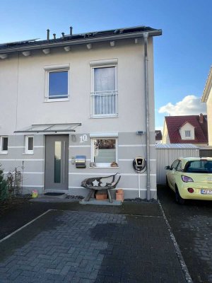 VERKAUFT! Moderne Doppelhaushälfte mit gepflegter Gartenanlage