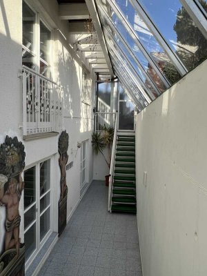 Exklusive 2,5-Zimmer-Souterrain-Wohnung mit Terrasse und Einbauküche in Mering
