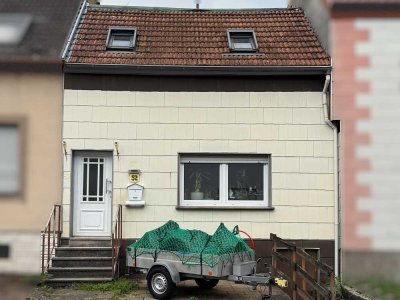 Sanierungsobjekt mit Potenzial – Reihenmittelhaus, Keller & Stellplatz