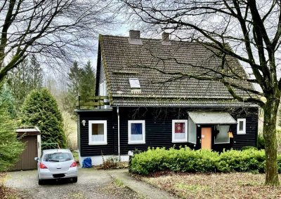 Preissenkung!! Günstiges Einfamilienhaus mit Garten, Balkon und Garage in sehr schöner, ruhiger Lage
