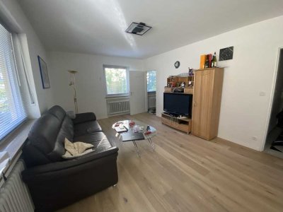 Exklusive 2-Zimmer-Hochparterre-Wohnung mit gehobener Innenausstattung und Balkon (TG optional).