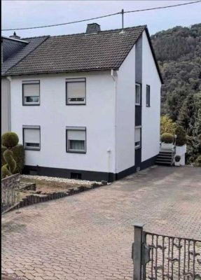 Gepflegtes Einfamilienhaus, mit großem Garten und Stellplatz