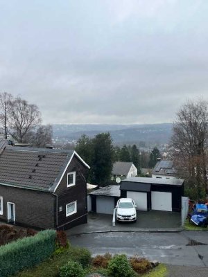Wohnung in 3FH mit großem Balkon und fantastischer Aussicht  -VOLLSANIERT-