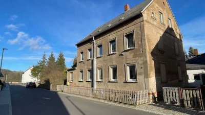 Jetzt schnell zugreifen! Einfach ausgestattetes 2-Familien-Haus zum Sonderpreis