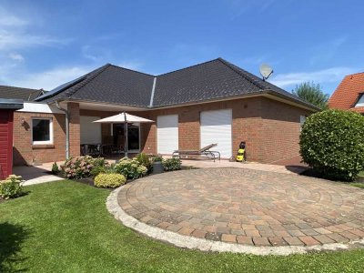 Repräsentativer Bungalow mit Doppelgarage 
in familienfreundlichem Wohngebiet