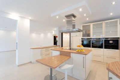 Exklusive & hochwertige 4 Zimmer Wohnung mit Terrasse und Garten in Refrath!