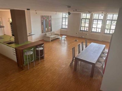 Traumhafte Penthouse-Loft mit Blick über Augsburg in Toplage von Göggingen