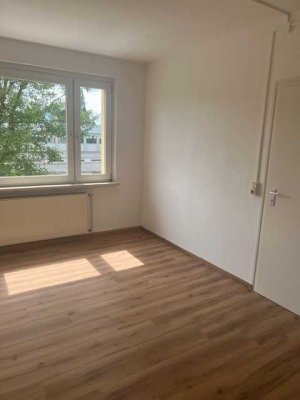 Schöne 2-Zimmer-Wohnung mit geh. Innenausstattung mit Balkon und EBK in Stavenhagen, Reuterstadt