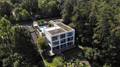 Spektakuläre Luxus-Villa mit parkartigem Garten, Outdoor-Pool und Blick ins Grüne