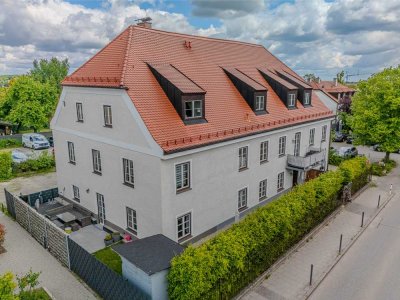 PROVISIONSFREI / Hochwertige Altbau-Dachgeschosswohnung mit Fachwerk & Sichtdachstuhl!