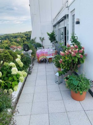 Charmante, lichtdurchflutete Penthousewohnung mit großer Terrasse und Blick in‘s Remstal