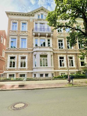 2-Zimmer Dachgeschosswohnung in TOP-Lage - saniert - mit Garten und Oker-Zugang