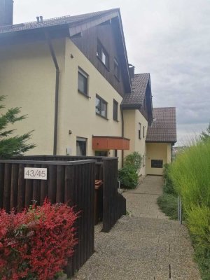 Sonnige und gepflegte 2,5-Zimmer-Dachgeschosswohnung mit Balkon in der Pforzheimer Südstadt