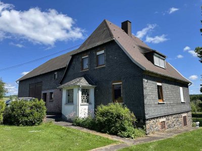 Charmantes ehemaliges Bauernhaus in Alleinlage mit großem Grundstück und viel Potenzial