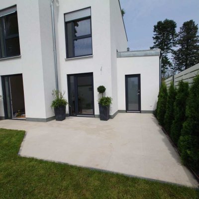 Maklerfrei: hochwertige Wgh. im Stil DHH, Garten, Top-Bauausführung, kein Hausgeld