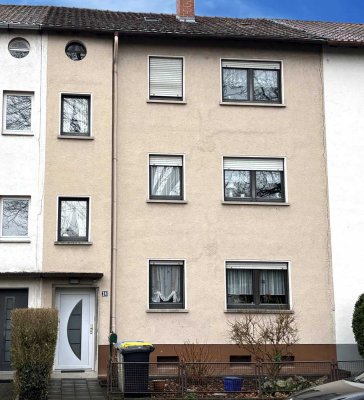Solides Dreifamilienhaus mit ausgebautem Garten- und Dachgeschoss, Garage in gesuchter Wohnlage