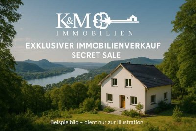 Landleben in der Stadt: Großzügiges Grundstück mit Haus und Gartenidylle