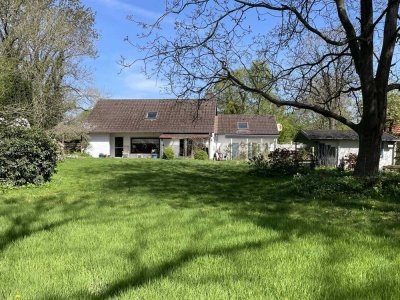 ****NEUER PREIS****
Charmantes solides Haus
**Garten zum verlieben**
     & Baugrundstück