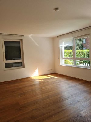 Geschmackvolle 4-Zimmer-Terrassenwohnung mit gehobener Innenausstattung mit EBK in Hilden