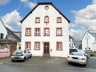 TOP Anlageobjekt! Vollvermietetes Mehrfamilienhaus mit 4 PKW-Stellplätzen