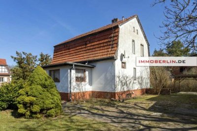 IMMOBERLIN.DE - Mit Charme & Potential! Haus auf teilbarem Sonnengrundstück in Südausrichtung & natu