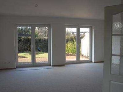 Endlich zu Hause: Schöne Doppelhaushälfte mit Vollkeller, Kaminschornstein u. Carport m. Abstellraum