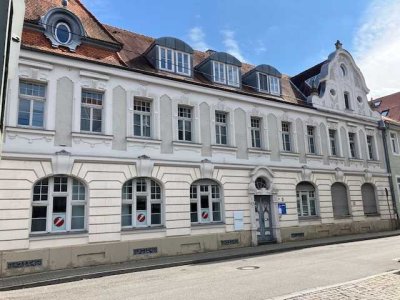 Ihr Wunsch-sofort beziehbar:  Wohnung mit Stil & Charakter (200 m²) im Herzen der Stadt.