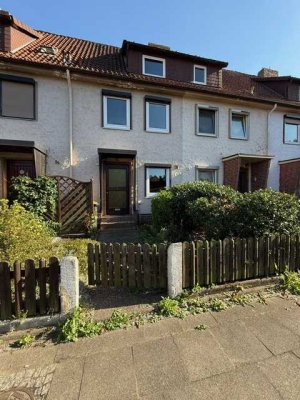 Reihenhaus in ruhiger Lage, möchte aus seinem Dornröschenschlaf geweckt werden.