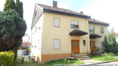 Gemütliche Doppelhaushälfte mit kleinem Garten, Stellplatz und Garage
