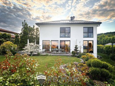 "Lage. Luxus. Seelenfrieden. Paradies mit Alpenblick"