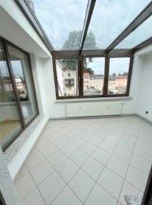 Außergewöhnliche, geräumige 2-Zimmer-Dachwohnung mit Wintergarten * Übernahme Einbauküche möglich