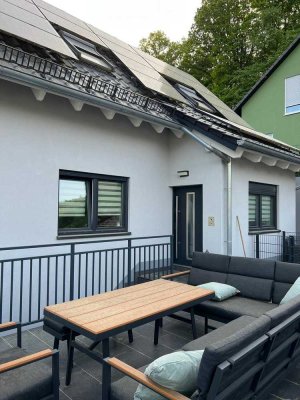 Neuwertige 3-Raum-Wohnung mit Terrasse und Einbauküche in Mespelbrunn