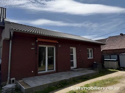 2 Häuser!  Liebevoll saniertes Haus + Town & Country Bungalow und Backsteinscheune