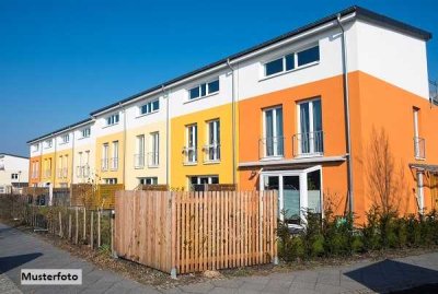 Einfamilien-Doppelhaushälfte mit Lager -/Schuppengebäude