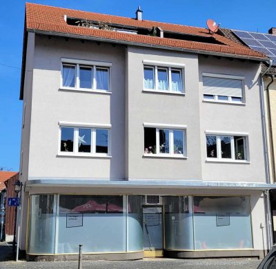 Saniertes Mehrfamilienhaus mit 3 Wohneinheiten und Büroetage im Herzen von Hungen*