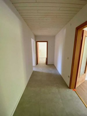 Frisch renovierte 3-Zimmer-Wohnung mit Balkon direkt am Schloss Wickrath