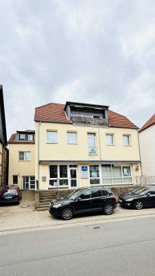 Großzügige 3,5 Dachgeschosswohnung mit Südbalkon – solide vermietet, starkes Entwicklungspotenzial