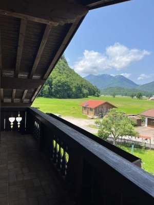 Charmante Dachgeschosswohnung! 3,5 Zi mit 2 sonnigen Balkonen