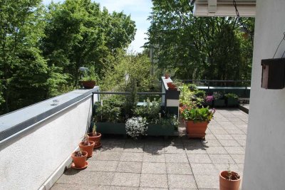 Offene, großzügige Wohnung über 2 Etagen mit großer Dachterrasse und Wintergarten