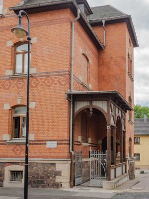 Großzügige Etage mit 3 Zimmern, Wintergarten sowie Balkon und EBK in Sonneberg