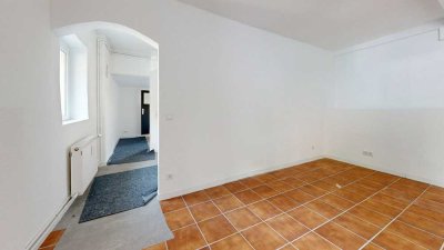Große Soutterain 2,5-Zimmerwohnung mit eigenem Eingang und Terrasse – ab sofort verfügbar