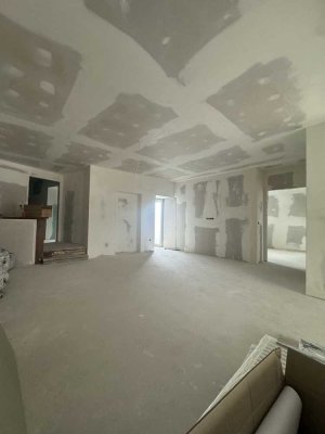 EBENERDIGE WOHNUNG IN ZENTRALER LAGE