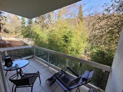 2 Zimmer mit separatem Arbeitszimmer,großzügig und hell, mit Blick auf den Teich