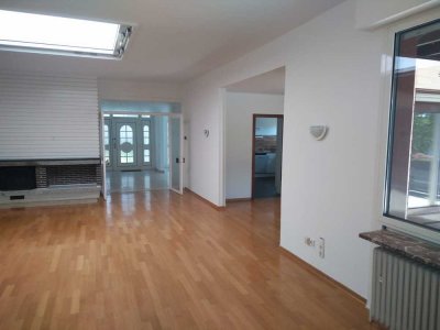 250 qm großes Haus mit sieben Zimmern in Bonn- Bad Godesberg