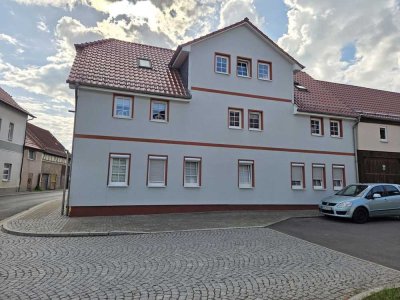 Wohnen auf dem Land - großzügige 3 RW mit Stellplatz
