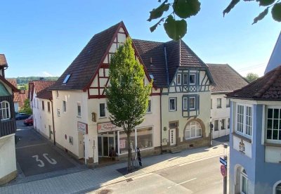 Geschichtsträchtiges Wohn- und Geschäftshaus mit Bäckerei plus 3 Wohnungen in Ober- und Dachgeschoss